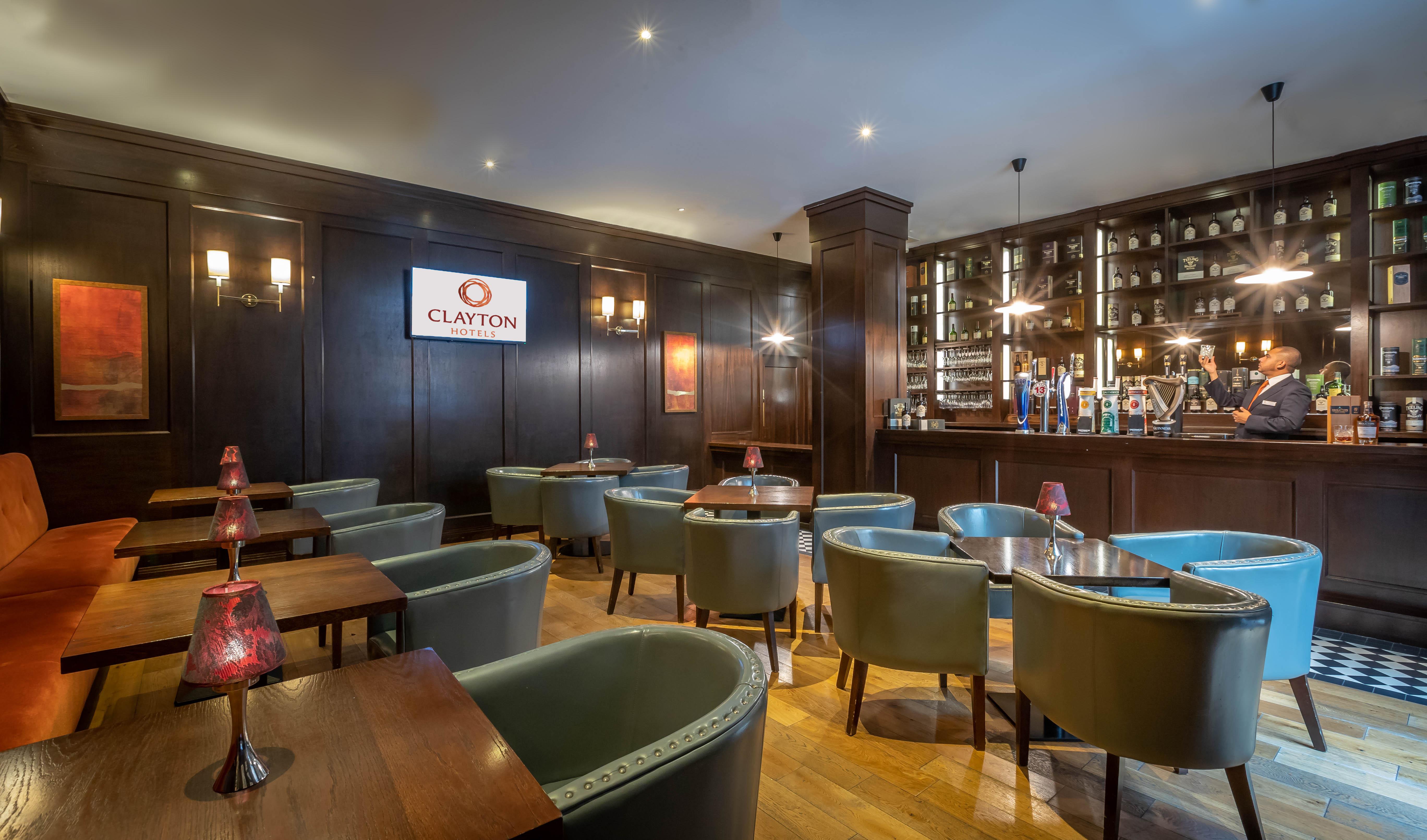Clayton Hotel Dublin Airport Coolock Dış mekan fotoğraf The bar at Clayton Hotel