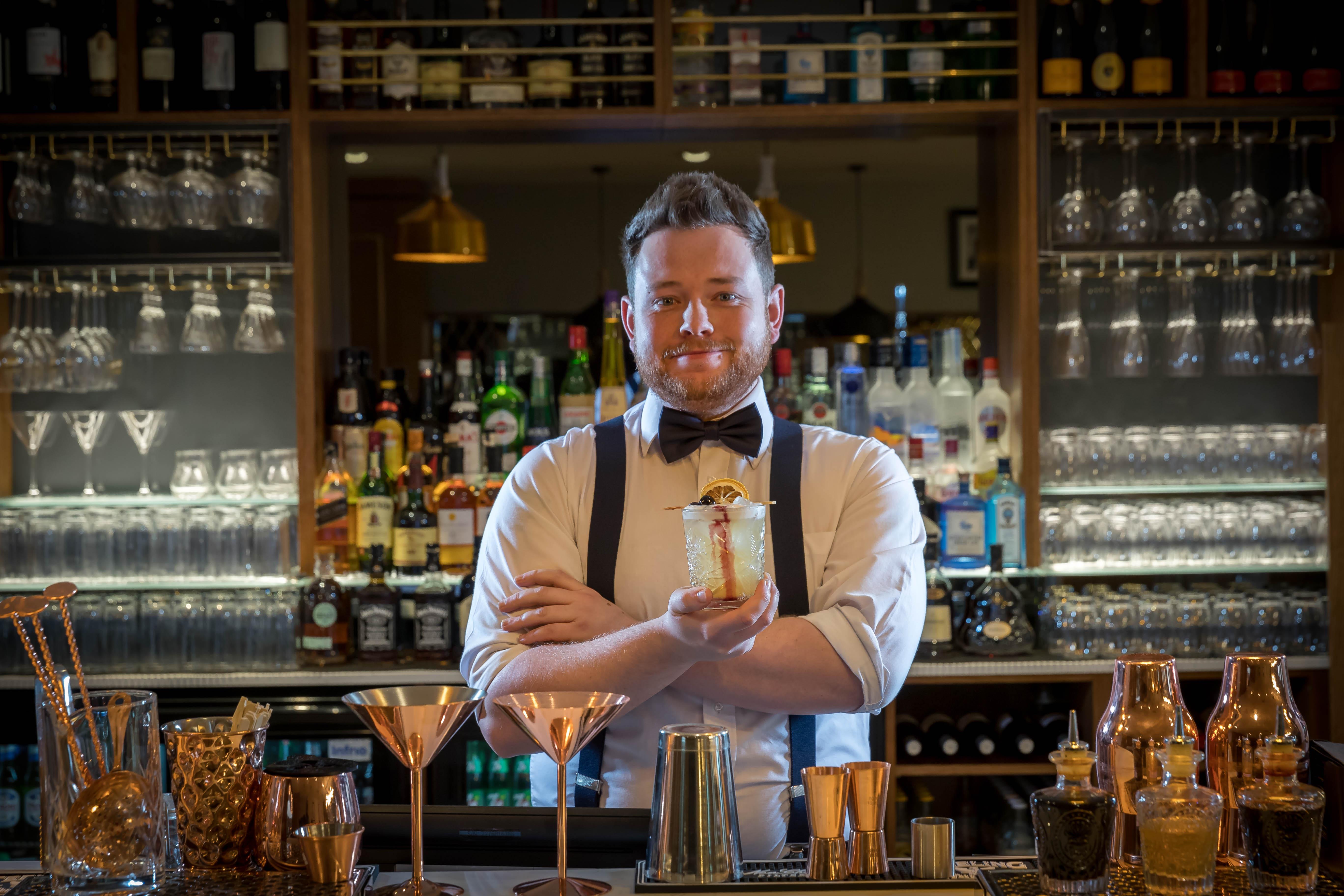Clayton Hotel Dublin Airport Coolock Dış mekan fotoğraf Bartender with a drink