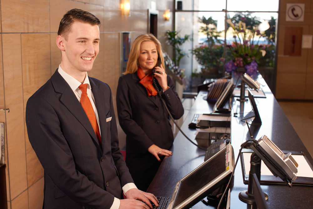 Clayton Hotel Dublin Airport Coolock Dış mekan fotoğraf Receptionist