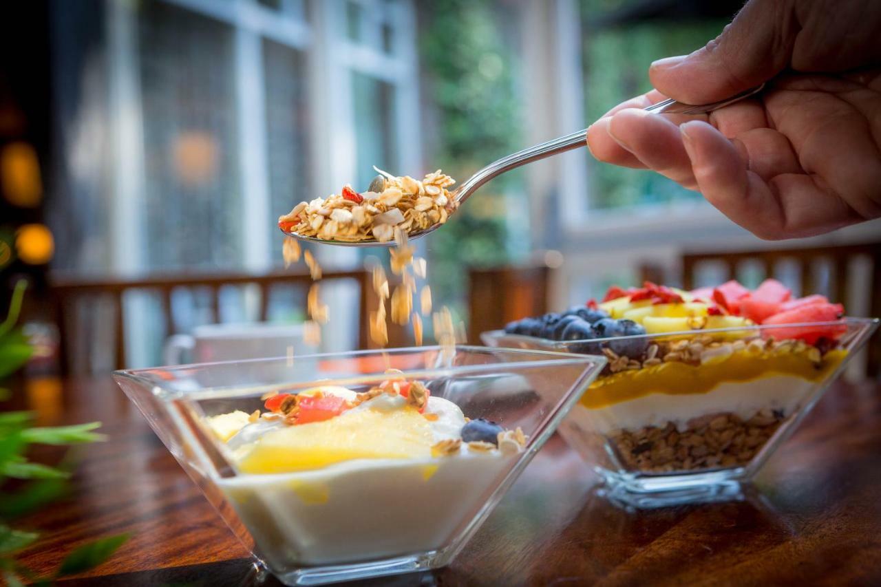 Clayton Hotel Dublin Airport Coolock Dış mekan fotoğraf Granola cereal with yogurt and fresh fruit