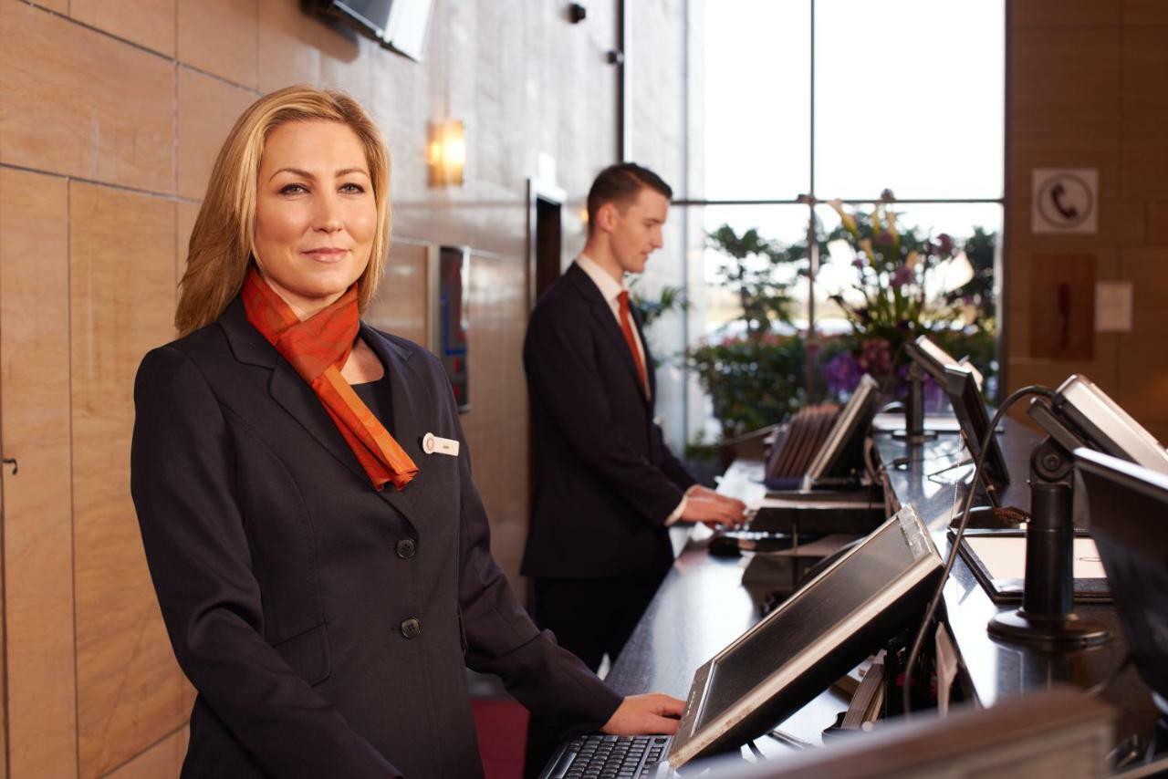 Clayton Hotel Dublin Airport Coolock Dış mekan fotoğraf Receptionist at a hotel